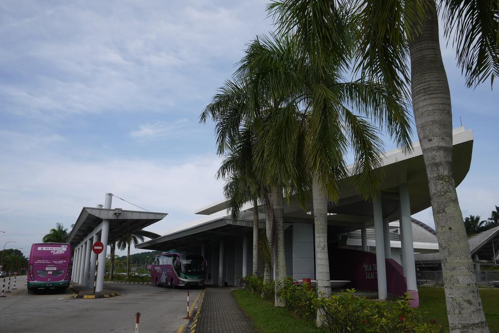 Moon Eleven Hostel Near Klia & Klia2 Сепанг Екстериор снимка