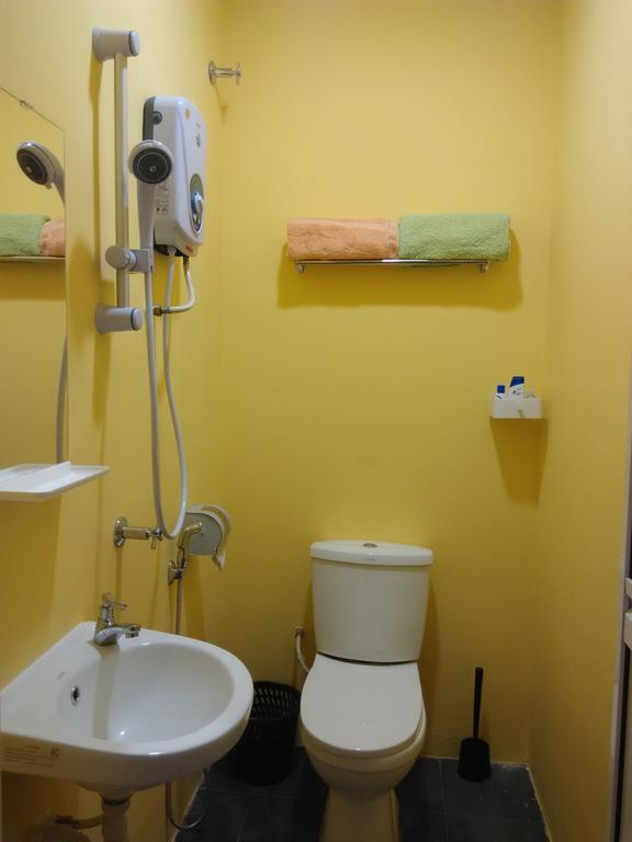 Moon Eleven Hostel Near Klia & Klia2 Сепанг Екстериор снимка