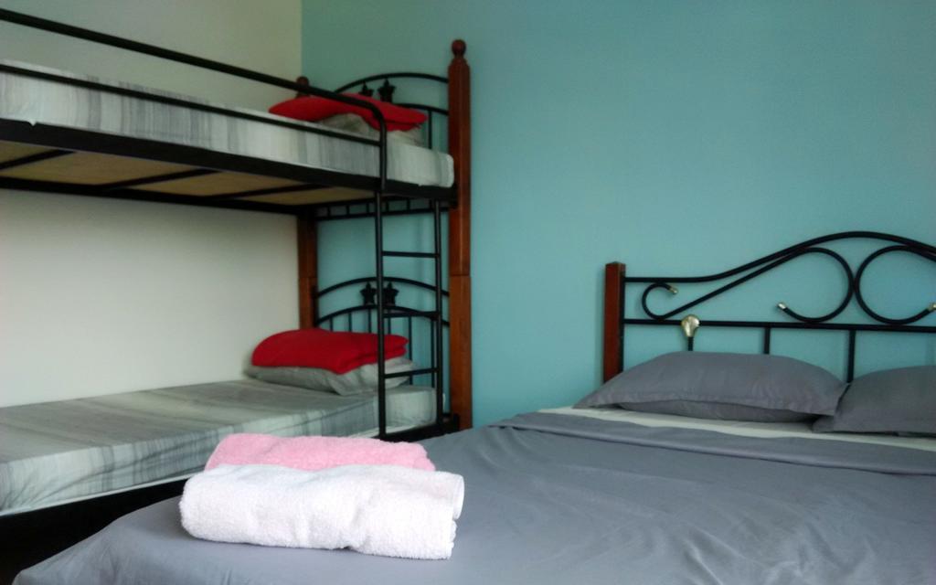 Moon Eleven Hostel Near Klia & Klia2 Сепанг Екстериор снимка